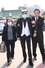 组图：胡瓜母亲告别式 张菲高凌风现身哀悼