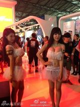 组图：大胸妹纸来啦！CJ胸猛开幕遭戏称硅胶展