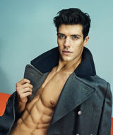 组图：意大利芭蕾男神罗伯特波雷 展现完美肉体