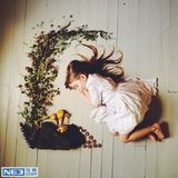 组图：大眼萝莉姐妹走红 写真妈妈掌镜精致如画