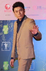 组图：上影节开幕红毯精选 林志玲深V妮可飞吻