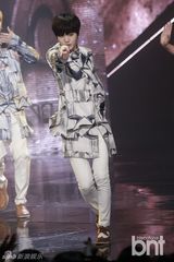 组图：Infinite智妍等众歌星献唱《冠军秀》