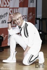 组图：韩团100%回归 变身明朗少年引期待