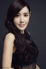 组图：张暖雅赴台拍写真 多样风格尽显优雅魅惑
