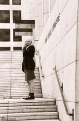 组图：弗兰科再发大招 反串穿胸罩节操碎成渣