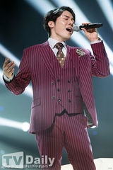 组图：infinite等献唱表演 EXO-K缺席仍夺冠