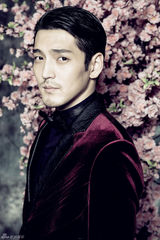 组图：隋咏良深爱系造型展美男风采