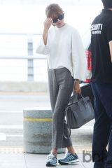 组图： 少女时代Jessica称被退队 八成员出国表情僵