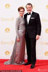 组图：《绝命毒师》男主角布莱恩携妻亮相红毯