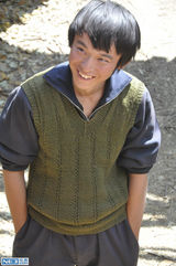 组图：董子健新戏上演变形计 造型“土得掉渣”