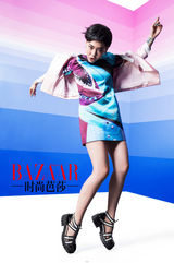 组图：吴莫愁秀短发露蛮腰 展夏日清凉风