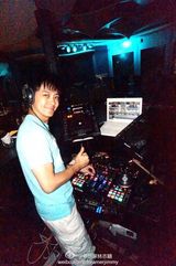 组图：林志颖父子化身时尚DJ kimi开心点赞