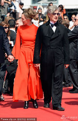 组图：戛纳Day7图片精选 巩俐落泪男神女神驾到