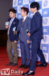 组图：韩星刘世允等出席《非高层会谈》发布会