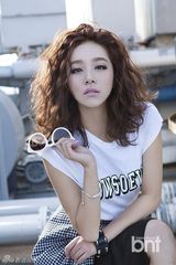 组图：《亿万继承人》阚清子韩国拍写真