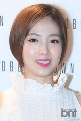 组图：韩星朴志胤出席讲座 露美腿秀性感