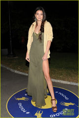 组图：卡戴珊家小妹豪放全裸 当红嫩模尺度大开