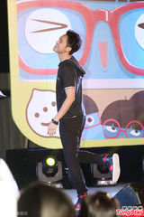 组图：钟汉良被催婚不着急 获父母现身捧场