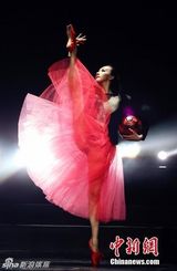 组图：足尖上的世界杯 东方芭蕾美女性感演绎
