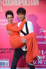 组图：李承铉戚薇热恋首亮相 已见过女方父母