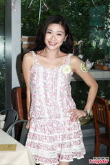 组图：叶蕴仪艺术学校开幕 张慧仪叹无暇陪子