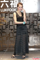 组图：港姐十强优雅秀首饰 黑纱裙美腿隐现