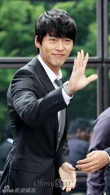 组图：申贤俊娶小12岁娇妻 玄彬张东健到场祝贺