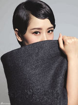 组图：海清化身名伶登封面 复古造型优雅百变