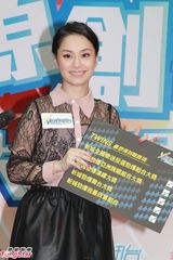 组图：阿娇短裙现身原创歌大热唱