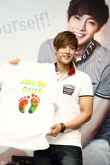 高清组图：金贤重帅气亮相环保活动