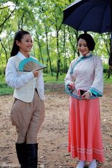 组图：《匹夫英雄》热拍 主创高温湿身上阵