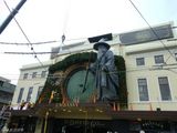组图：新西兰影院竖甘道夫雕像为《霍比特人》造势