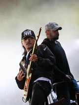 张震岳携乐队参演龙水湖音乐节