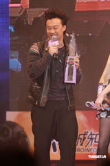 幻灯：新城劲爆颁奖礼落幕 陈奕迅容祖儿称王封后