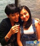 组图：窦靖童与闺蜜私照曝光 张智霖外甥女甜美