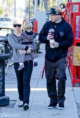 组图：P!nk全家三人出行 共享天伦惹人羡