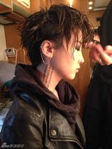 组图：谢楠史上最叛逆造型曝光 演绎不良少女