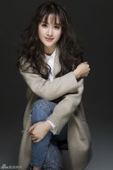 组图：郑媛元初秋写真 风衣加身清爽干练