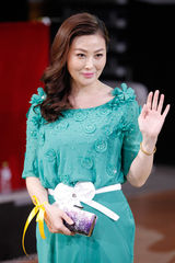 组图：大影节闭幕式 汤唯红裙知性王丽坤温婉