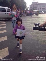 组图:姚明现身《爸爸2》 曹格女儿带帽喜感时尚