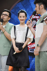 组图：许晴亮相《天天向上》 笑容甜美秀美颜