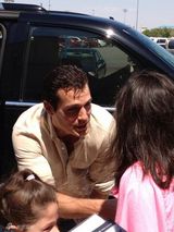 组图：超人+美队抱萌娃暖心 好男人联盟可以有