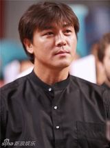 前国脚张玉宁近照曝光 足球健将英俊不再