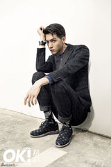 组图：任言恺曝写真大片 长腿帅哥霸道出镜