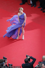 组图：戛纳Day5图片精选 美腿林立难敌妖风肆虐