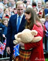 组图：凯特王妃秀搞怪百变表情 一反优雅形象