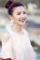 组图：徐立最新写真曝光 粉色短裙时尚可人