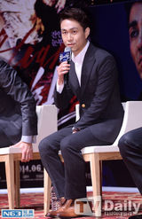 组图：《高跟鞋》发布会 车胜元帅气西装亮相