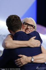 组图：评委会大奖诞双黄蛋 25岁导演多兰落泪