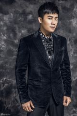 组图：杜淳质感大片演绎雅痞风另类潮范儿